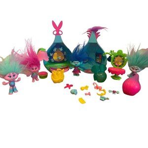 Dreamworks Trolls Poppy’s Styling Pod Playset w/ Extra Troll Figures Accessories